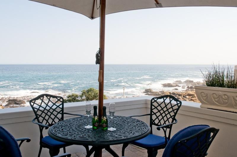 Bantry Beach Luxury Suites Kaapstad Buitenkant foto