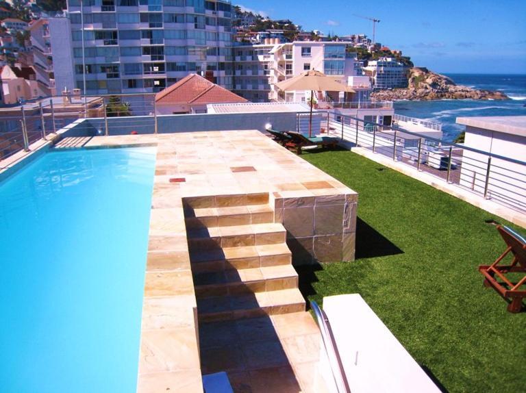 Bantry Beach Luxury Suites Kaapstad Buitenkant foto
