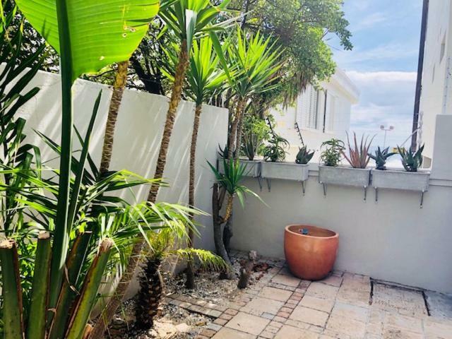 Bantry Beach Luxury Suites Kaapstad Buitenkant foto