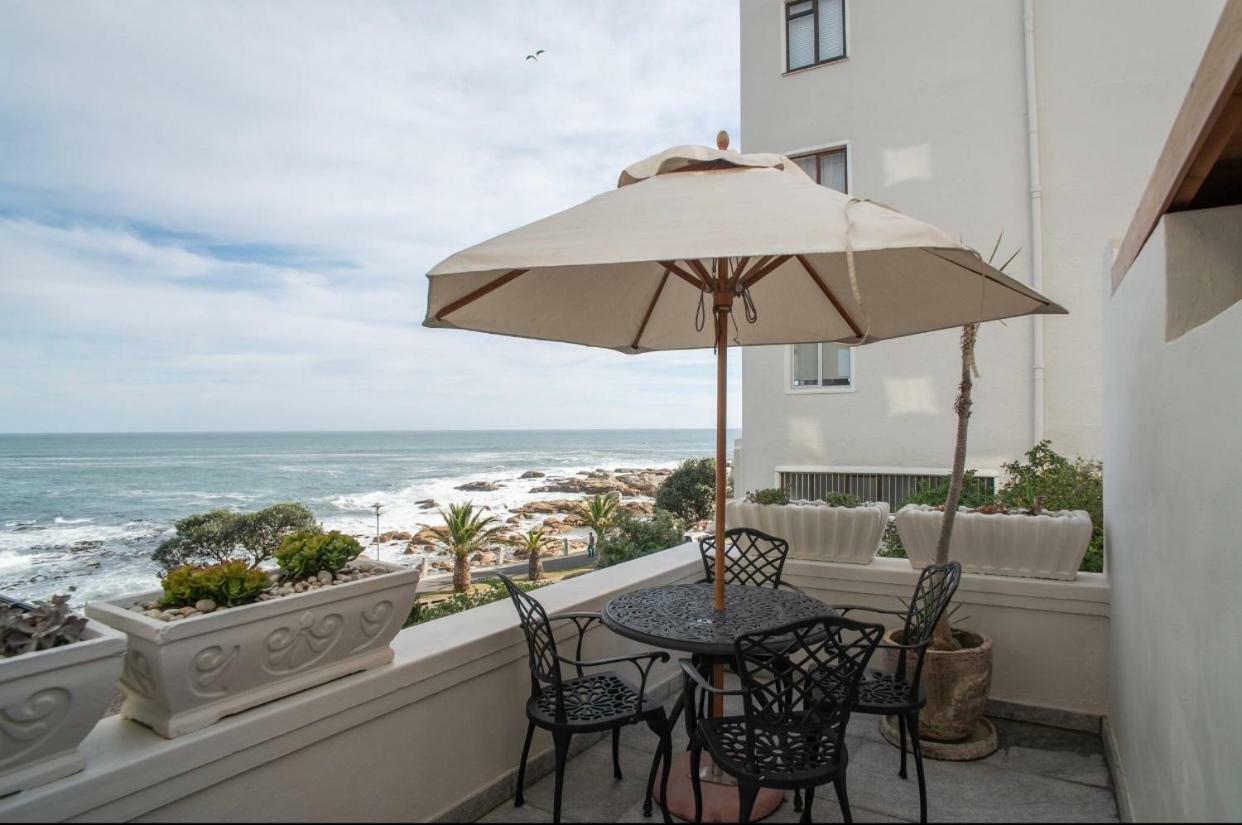 Bantry Beach Luxury Suites Kaapstad Buitenkant foto