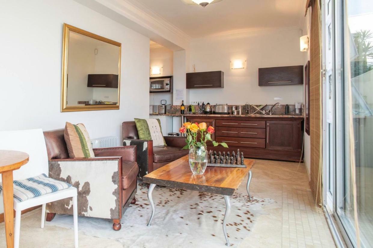 Bantry Beach Luxury Suites Kaapstad Buitenkant foto