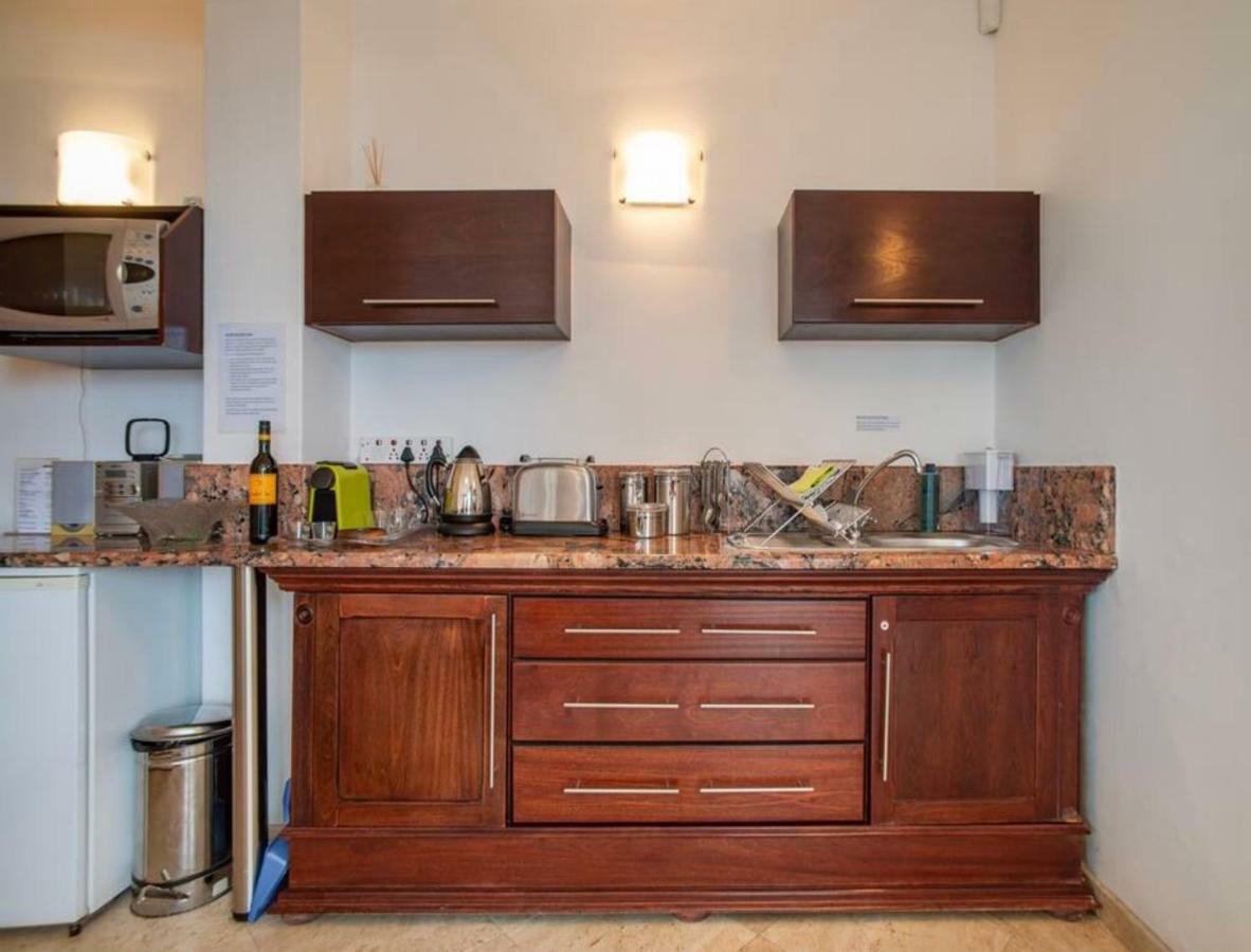 Bantry Beach Luxury Suites Kaapstad Buitenkant foto