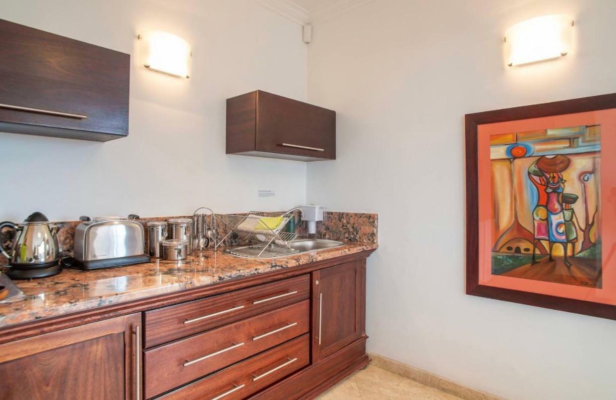 Bantry Beach Luxury Suites Kaapstad Buitenkant foto