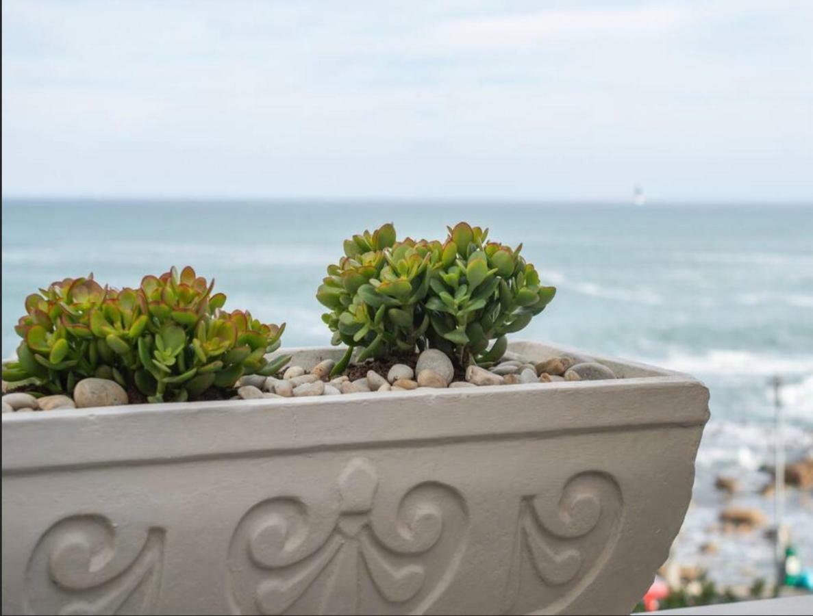 Bantry Beach Luxury Suites Kaapstad Buitenkant foto