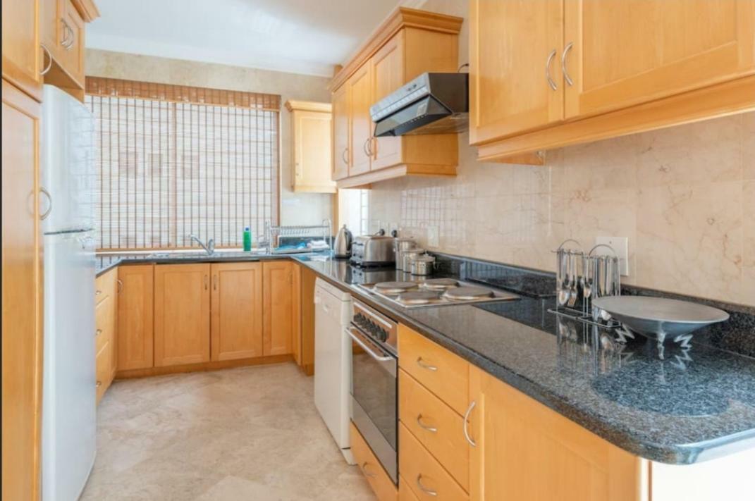 Bantry Beach Luxury Suites Kaapstad Buitenkant foto