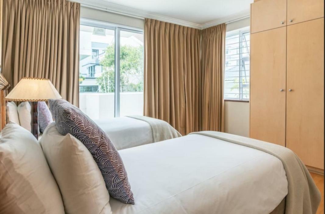 Bantry Beach Luxury Suites Kaapstad Buitenkant foto