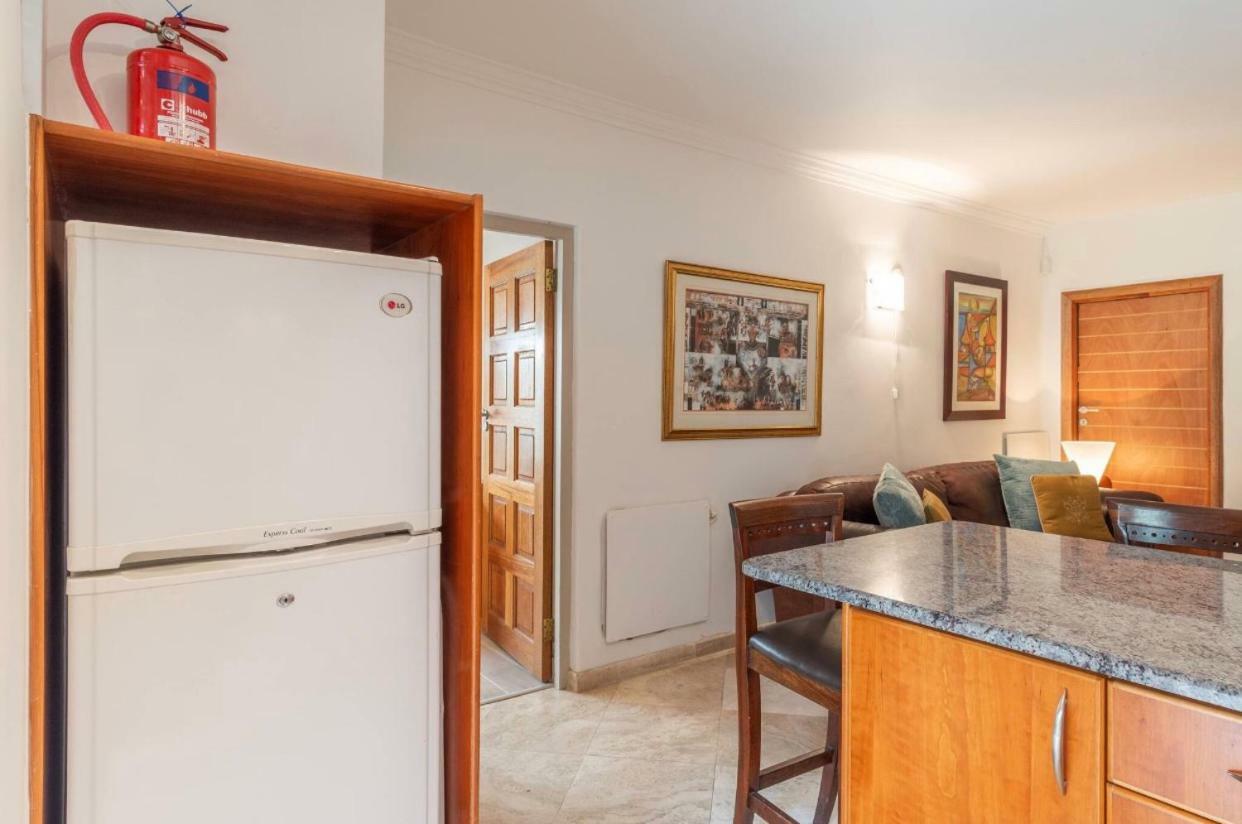Bantry Beach Luxury Suites Kaapstad Buitenkant foto