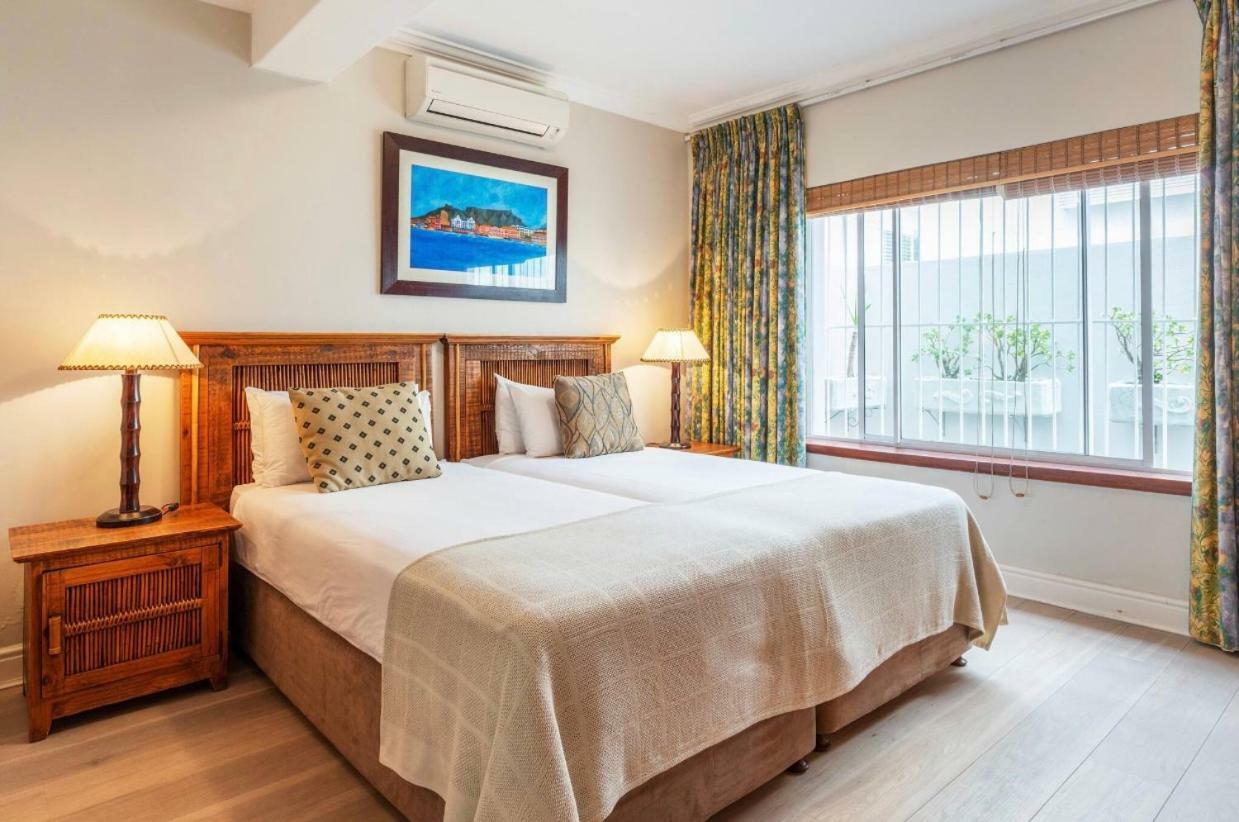 Bantry Beach Luxury Suites Kaapstad Buitenkant foto