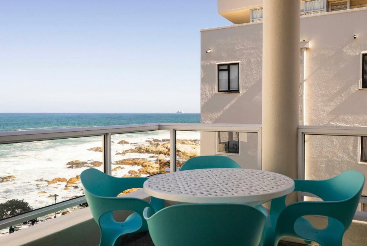 Bantry Beach Luxury Suites Kaapstad Buitenkant foto