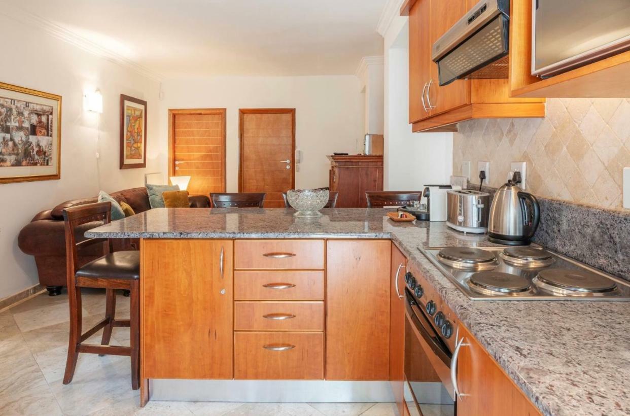 Bantry Beach Luxury Suites Kaapstad Buitenkant foto