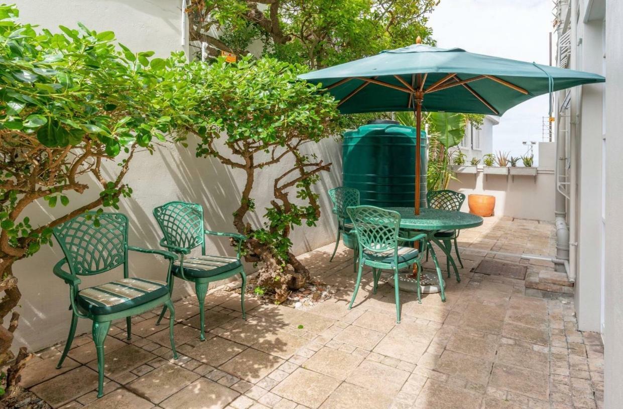 Bantry Beach Luxury Suites Kaapstad Buitenkant foto